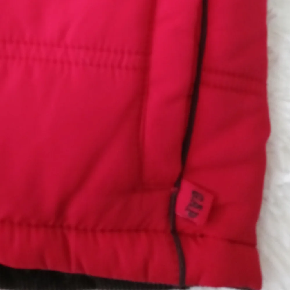 Gap Vest Toldder boy Size 2T corduroy and puffer reversible exelente conditions